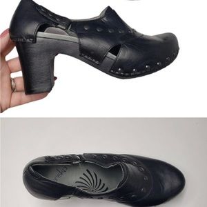 Dansko Ryder Leather Studded Clog Pump 39 8.5 9 Black Heel
Rio Collection